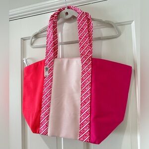 Victoria’s Secret pink Weekender tote bag zippered travel bag carry on